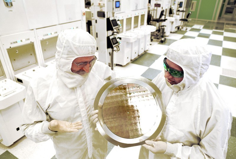IBM выходит на рубеж 7 нанометров