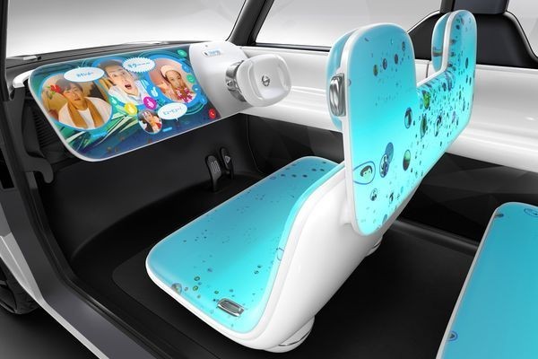«Цифровой холст» Nissan: салон концепт-кара можно перекрашивать как вздумается