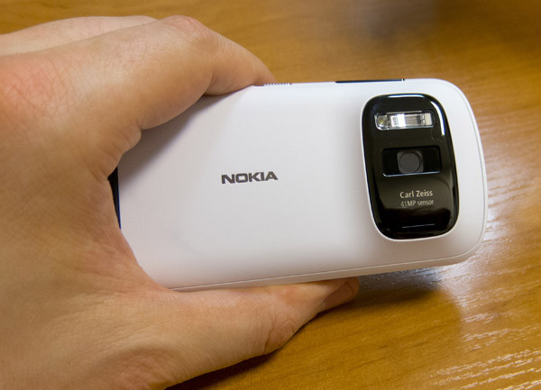 Nokia 808 PureView: первые впечатления и примеры фотографий