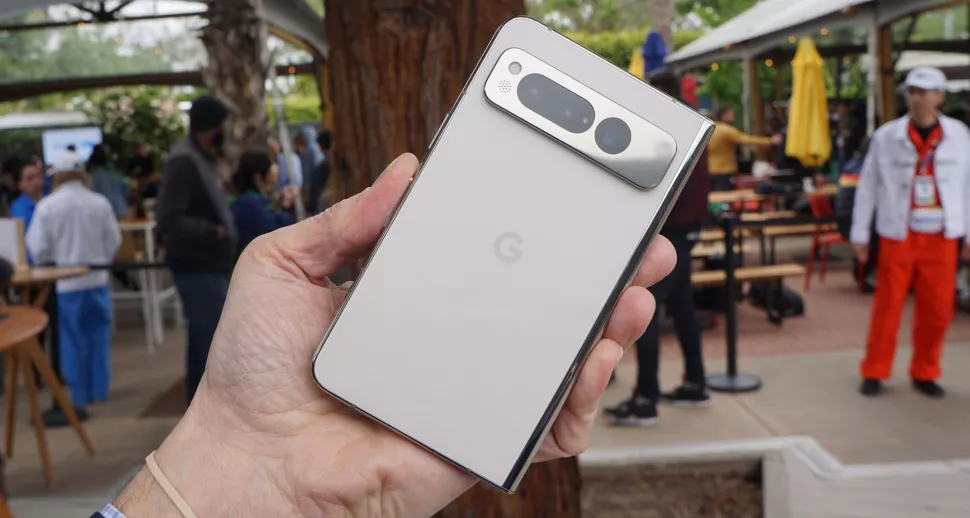 Руки вверх: Google Pixel Fold, наконец-то раскладушка, которая выглядит как смартфон фото