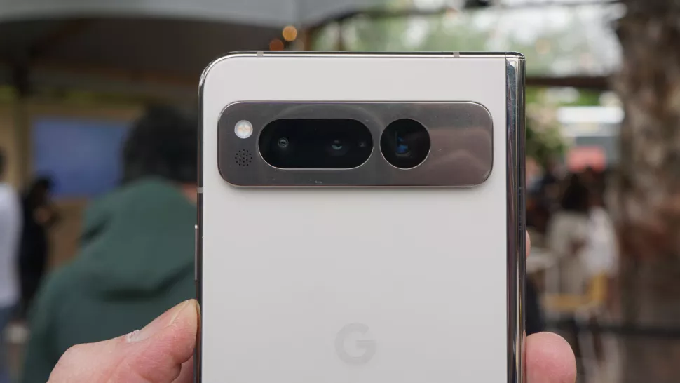 Руки вверх: Google Pixel Fold, наконец-то раскладушка, которая выглядит как смартфон фото