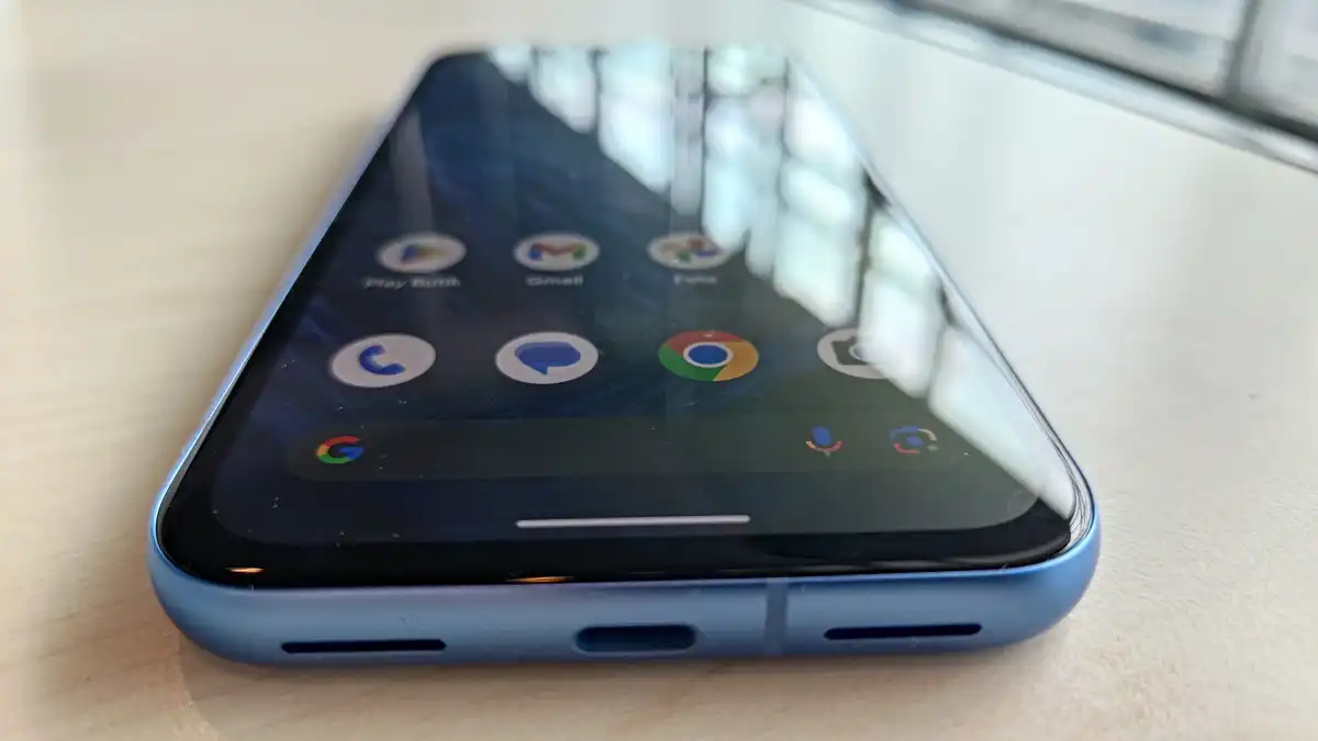 Действительно ли Pixel 8a от Google лучше, чем Samsung Galaxy A55? Давайте выясним фото