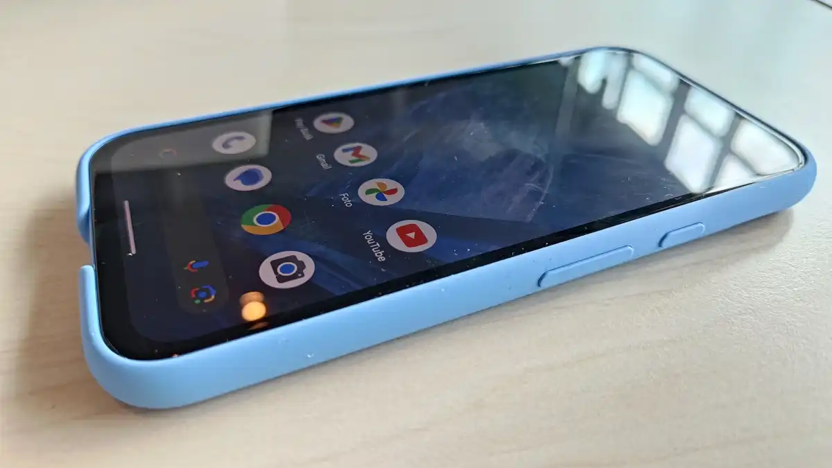 Действительно ли Pixel 8a от Google лучше, чем Samsung Galaxy A55? Давайте выясним фото