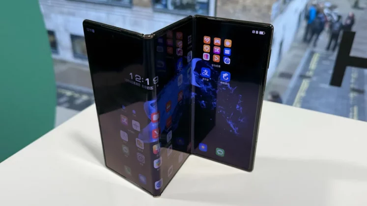 Тройное складывание Huawei Mate XT — это круто