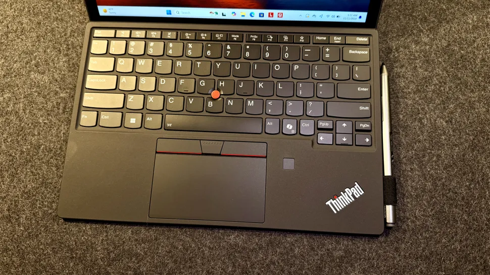 Обзор ноутбука Lenovo ThinkPad X12 Detachable Gen 2 для бизнеса фото