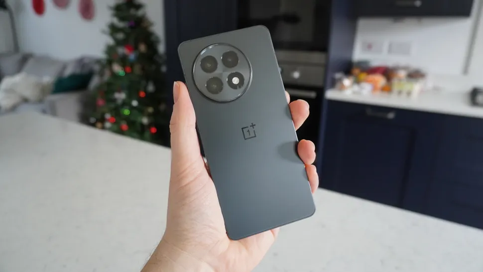 Обзор OnePlus 13R: тройной удар в виде аккумулятора, производительности и яркости фото