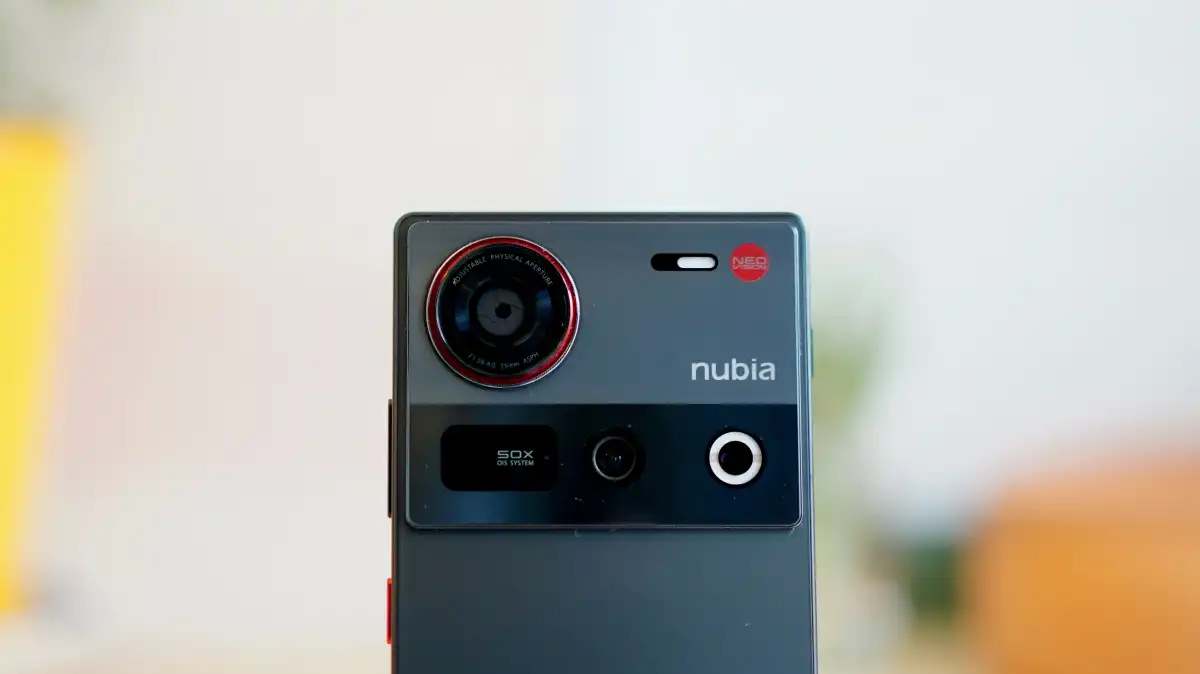 Обзор Nubia Z70 Ultra: смартфон в крейсерском весе сильно бьет по карману фото