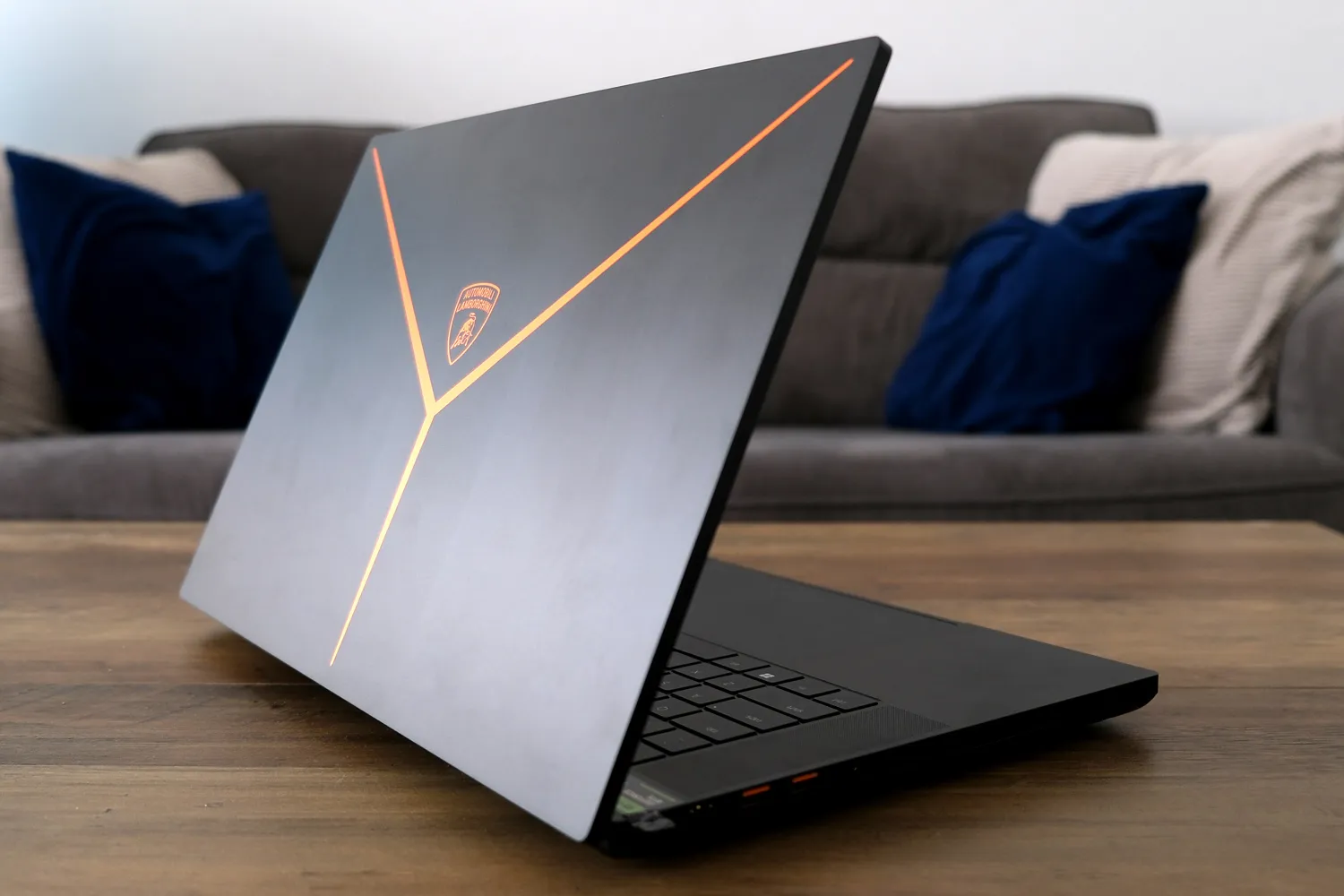 Razer Blade 16 Automobili Lamborghini Edition