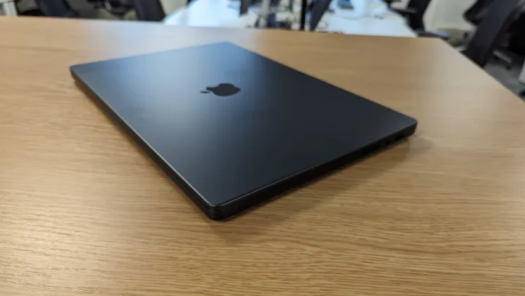 Лучший MacBook Pro 2025 года фото