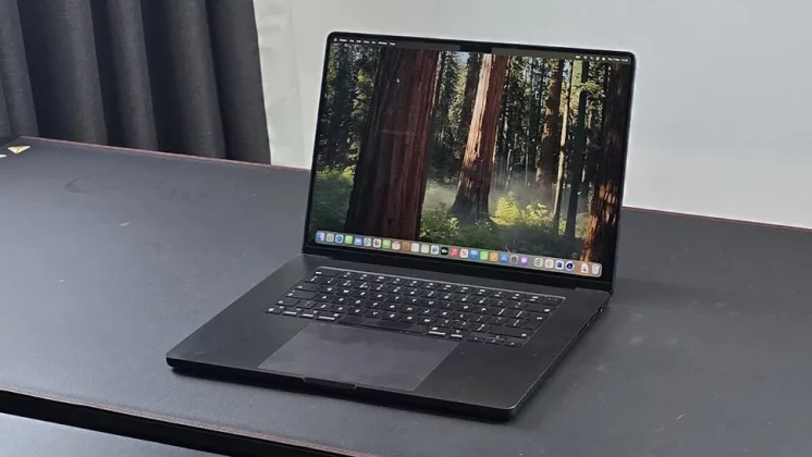 Лучший MacBook Pro 2025 года фото