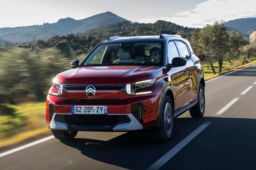 Компактный внедорожник Citroen e-C3 Aircross: почему перед ним нельзя устоять