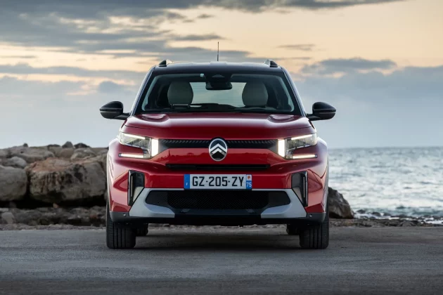 Компактный внедорожник Citroen e-C3 Aircross: почему перед ним нельзя устоять фото