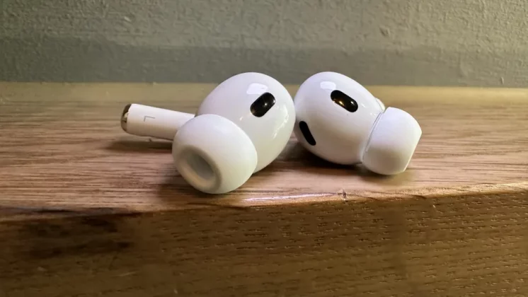 Лучшие AirPods 2025 года: подборка лучших наушников и наушников-вкладышей Apple фото