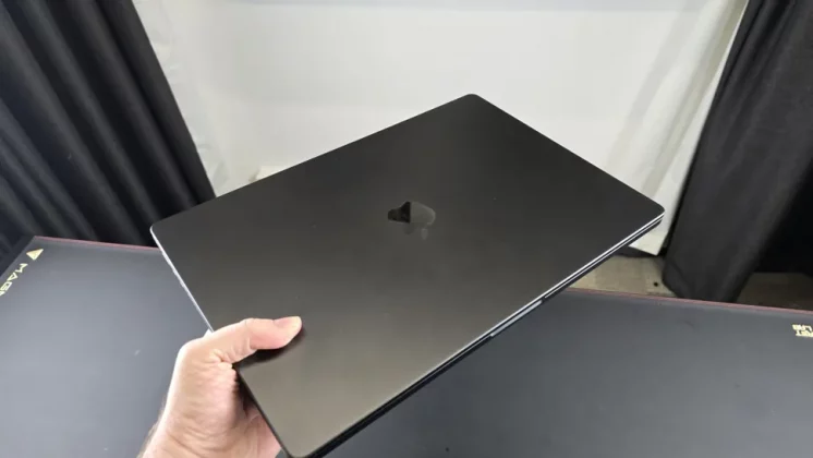 Лучший MacBook Pro 2025 года фото