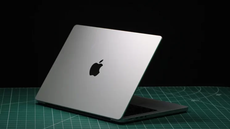 Лучший MacBook Pro 2025 года фото