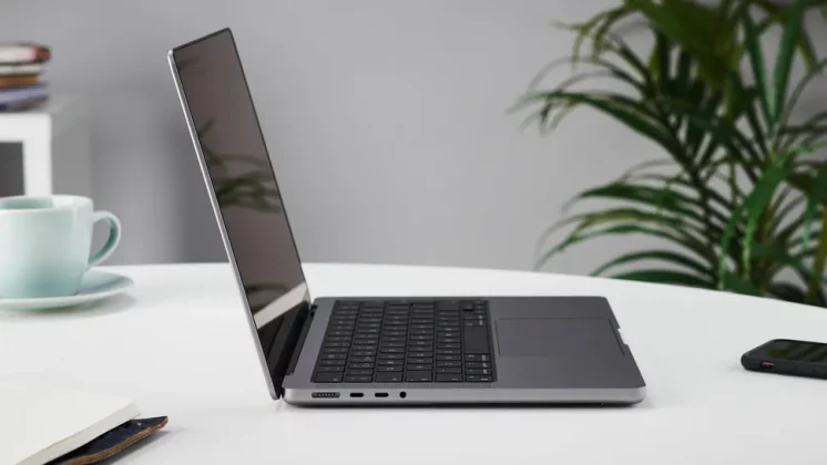 Лучший MacBook Pro 2025 года фото