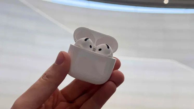 Лучшие AirPods 2025 года: подборка лучших наушников и наушников-вкладышей Apple фото