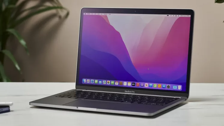 Лучший MacBook Pro 2025 года фото