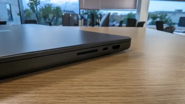 Лучший MacBook Pro 2025 года фото