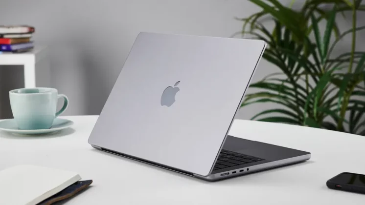 Лучший MacBook Pro 2025 года фото