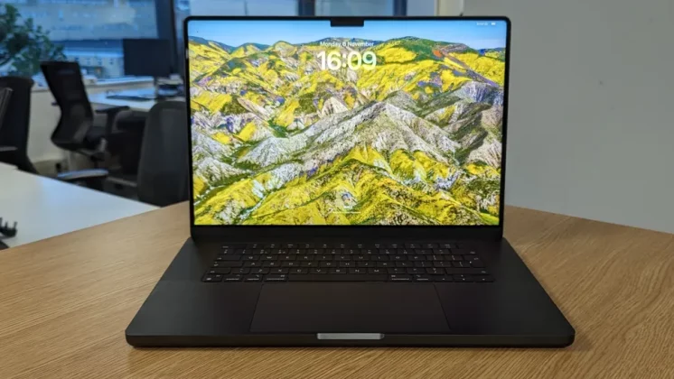 Лучший MacBook Pro 2025 года фото