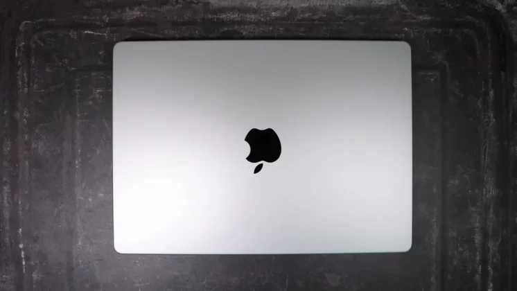 Лучший MacBook Pro 2025 года фото