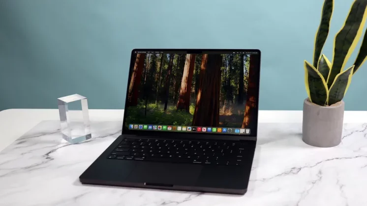 Лучший MacBook Pro 2025 года фото